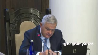 Глава МИД Армении Арарат Мирзоян выступает с заявлением о суверенитете, Масис