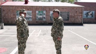 Глава Генштаба ВС Армении Эдвард Асрян провёл строевой смотр на сборном пункте в преддверии призыва-2026