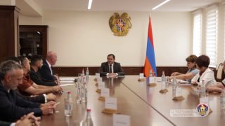 Сурен Папикян провёл первое заседание Общественного совета при Минобороны: что обсуждали в Ереване