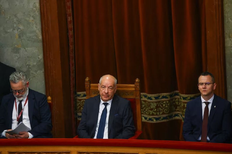 Здание парламента Венгрии в Будапеште, где обсуждалось отстранение президента Шуйока