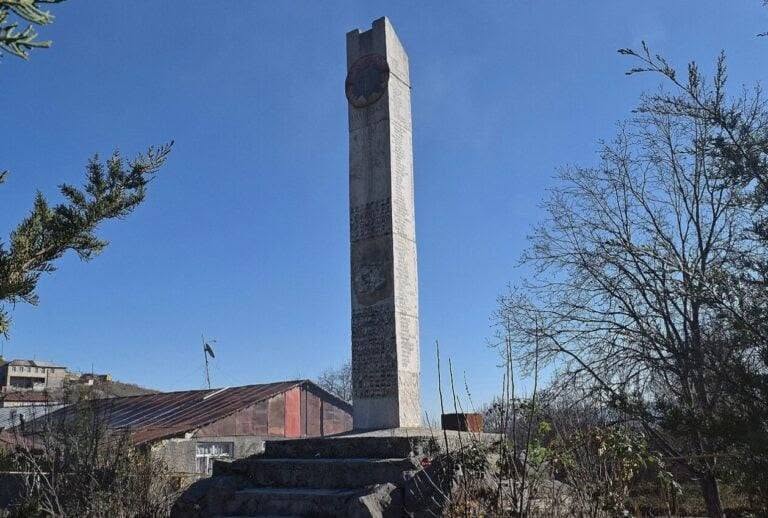 В селе Астхашен в Нагорном Карабахе разрушен мемориал героям Великой Отечественной войны