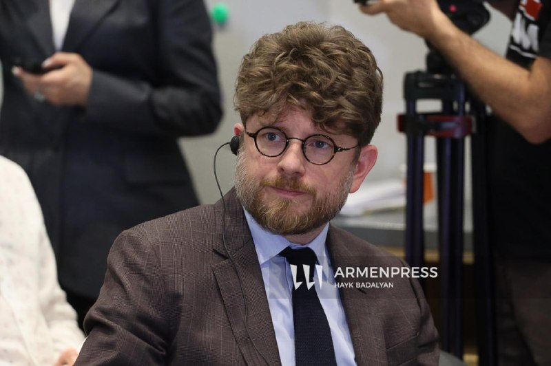 Посол Франции в Армении Оливье Декотиньи: ЕС поддерживает Армению в преодолении экономического давления